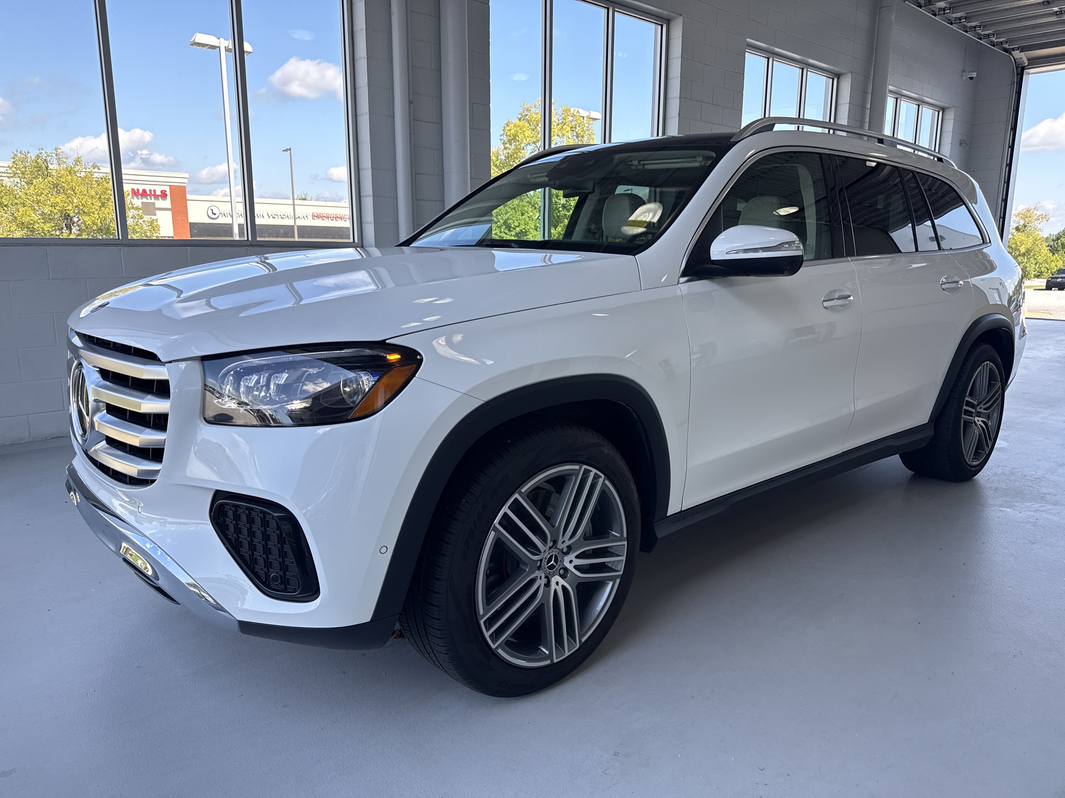 Certified 2025 Mercedes-Benz GLS 450 4MATIC image 6