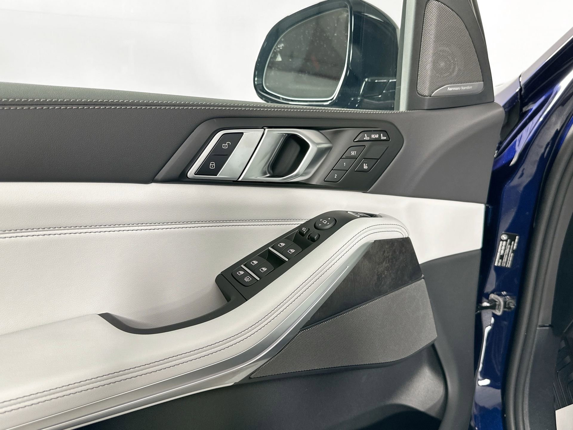 Used 2026 BMW X7 xDrive40i w/ M Sport Package image 19