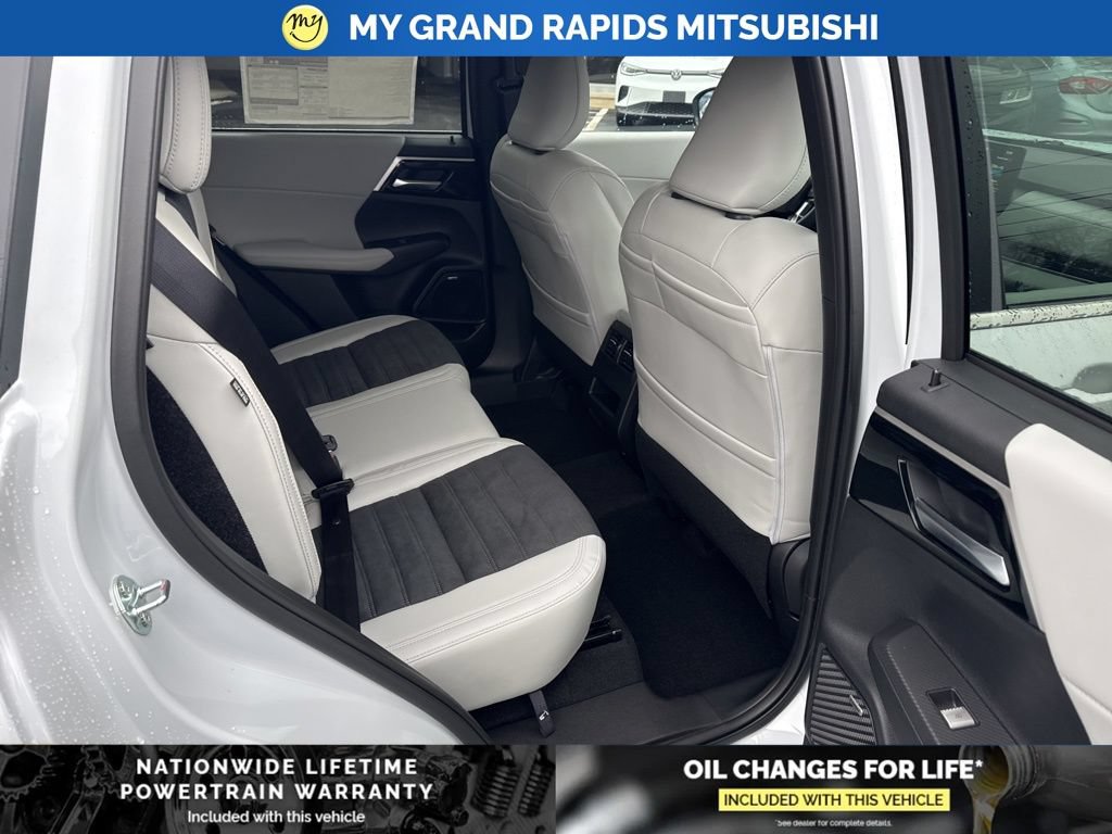 New 2026 Mitsubishi Outlander SE AWD/4WD image 14