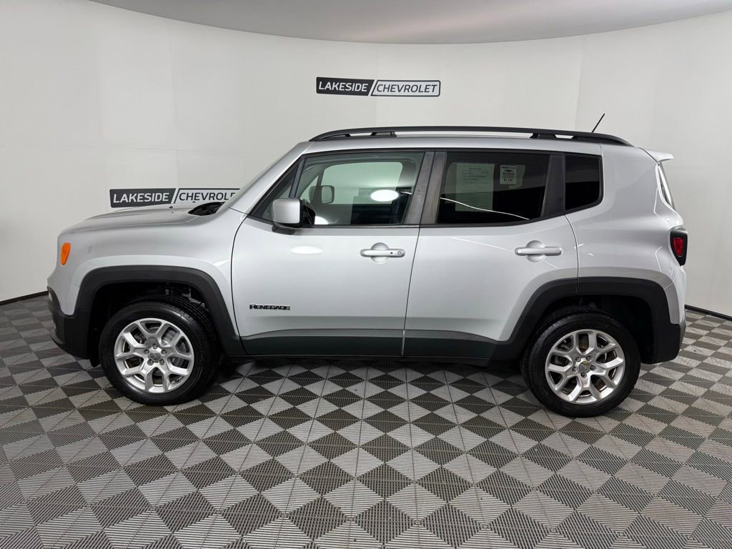 Used 2017 Jeep Renegade Latitude image 3