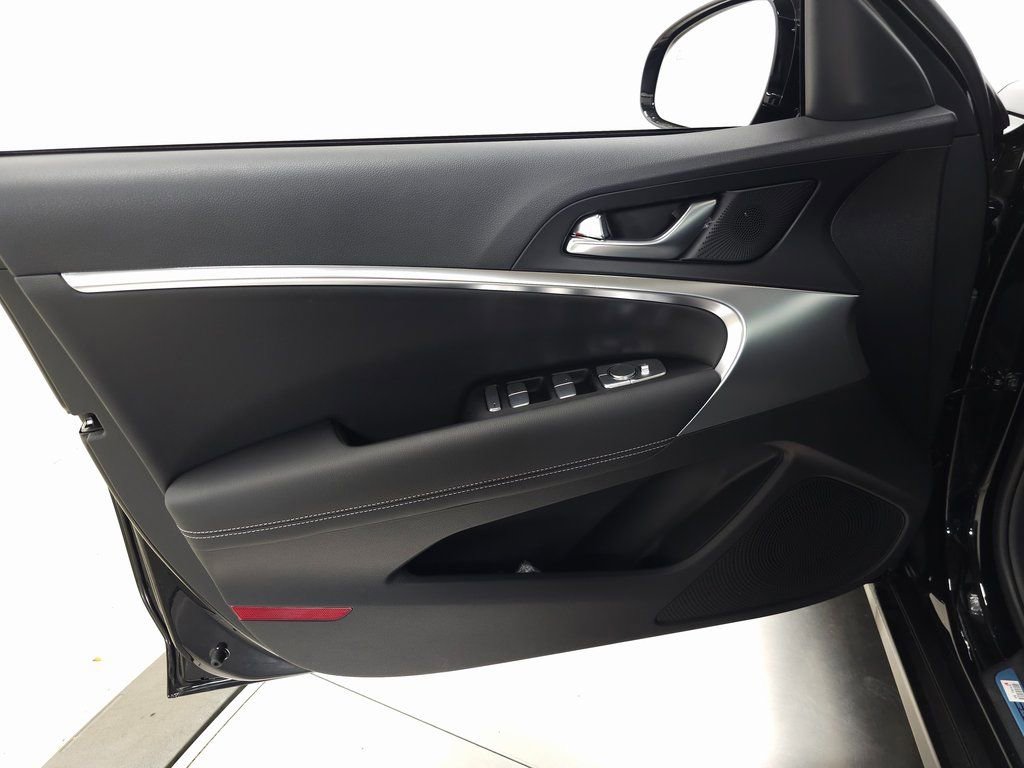 Used 2026 Genesis G70 2.5T image 10