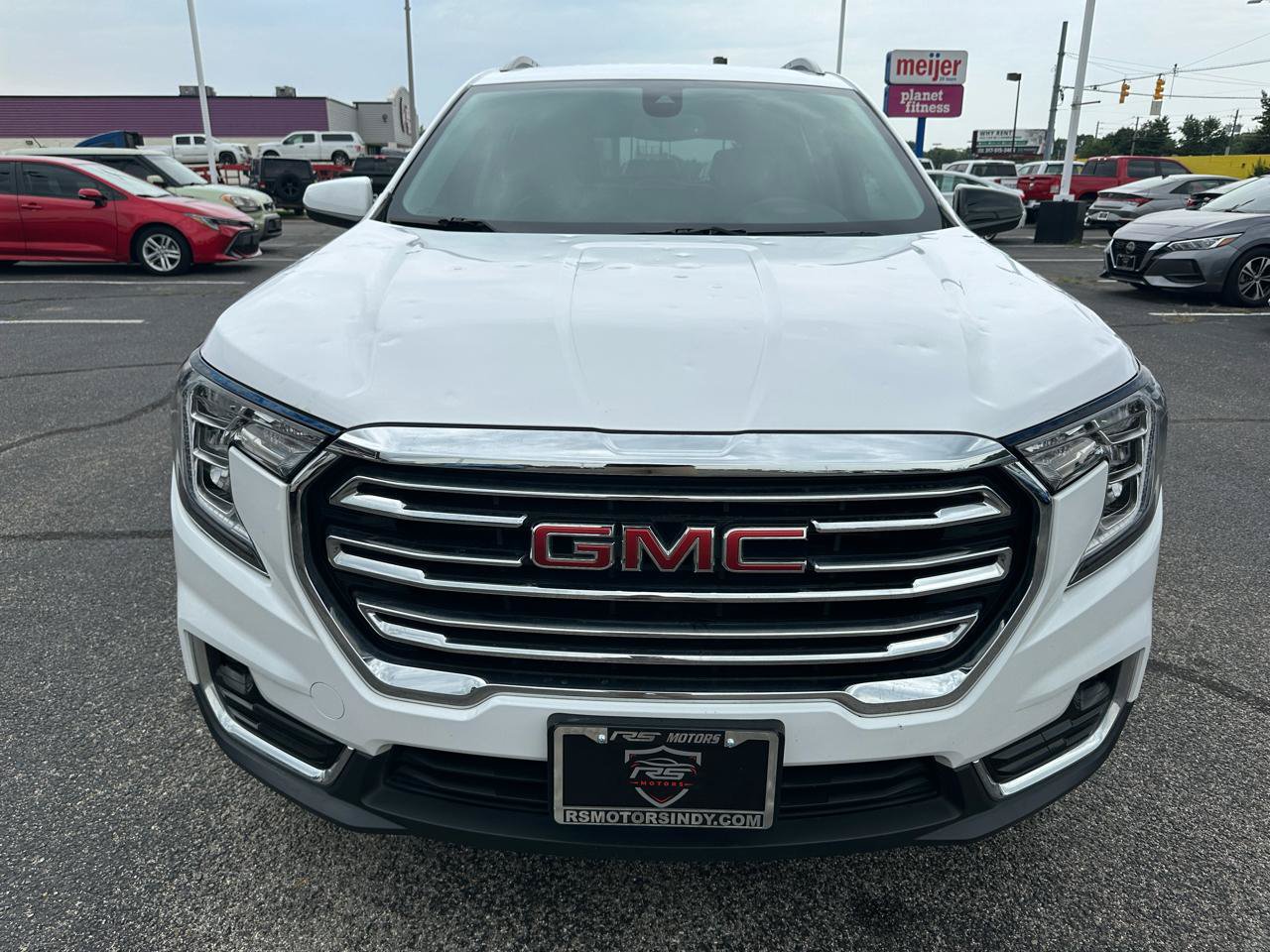 Used 2024 GMC Terrain SLT AWD/4WD image 4