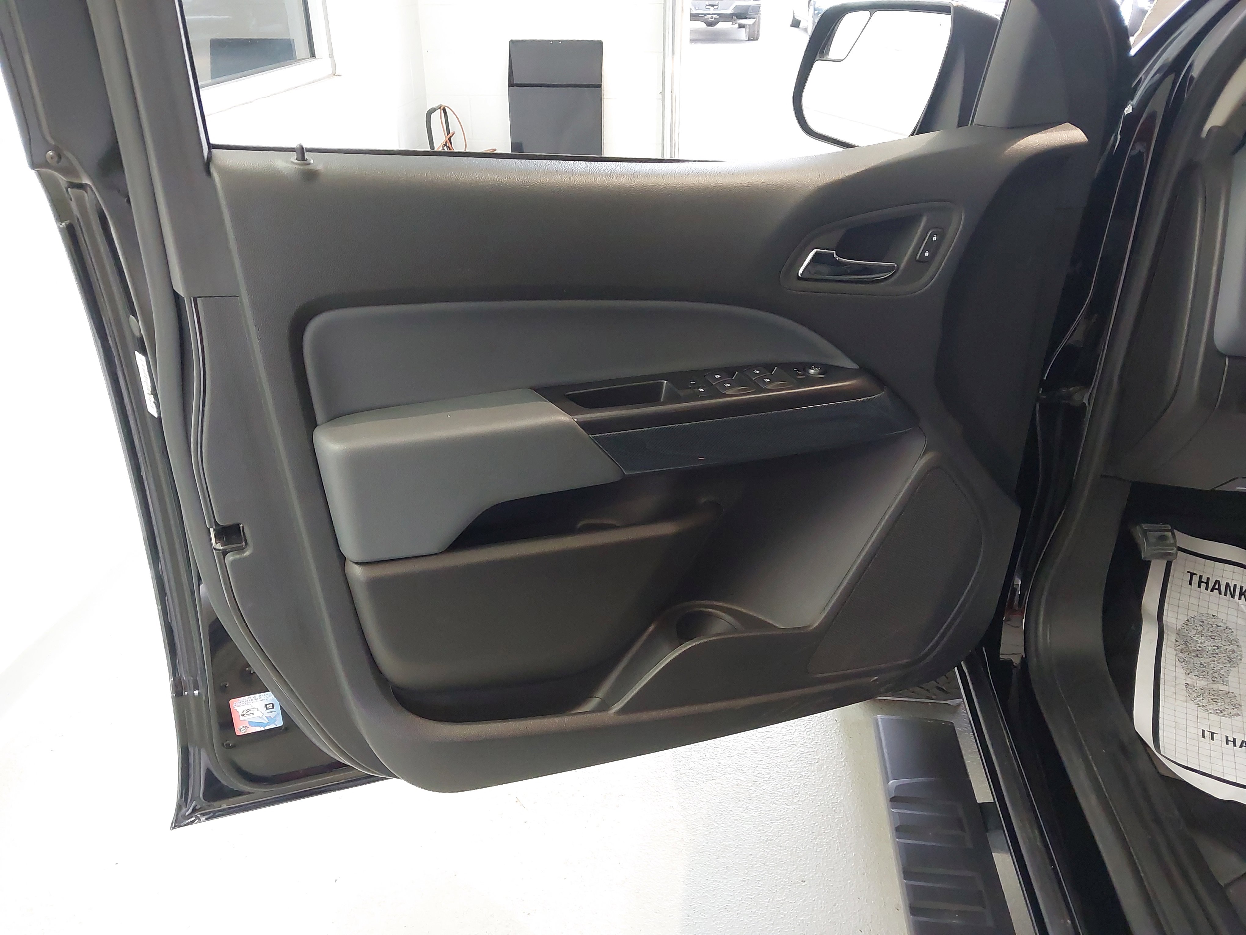 Used 2022 Chevrolet Colorado Z71 w/ Z71 Midnight Edition image 25
