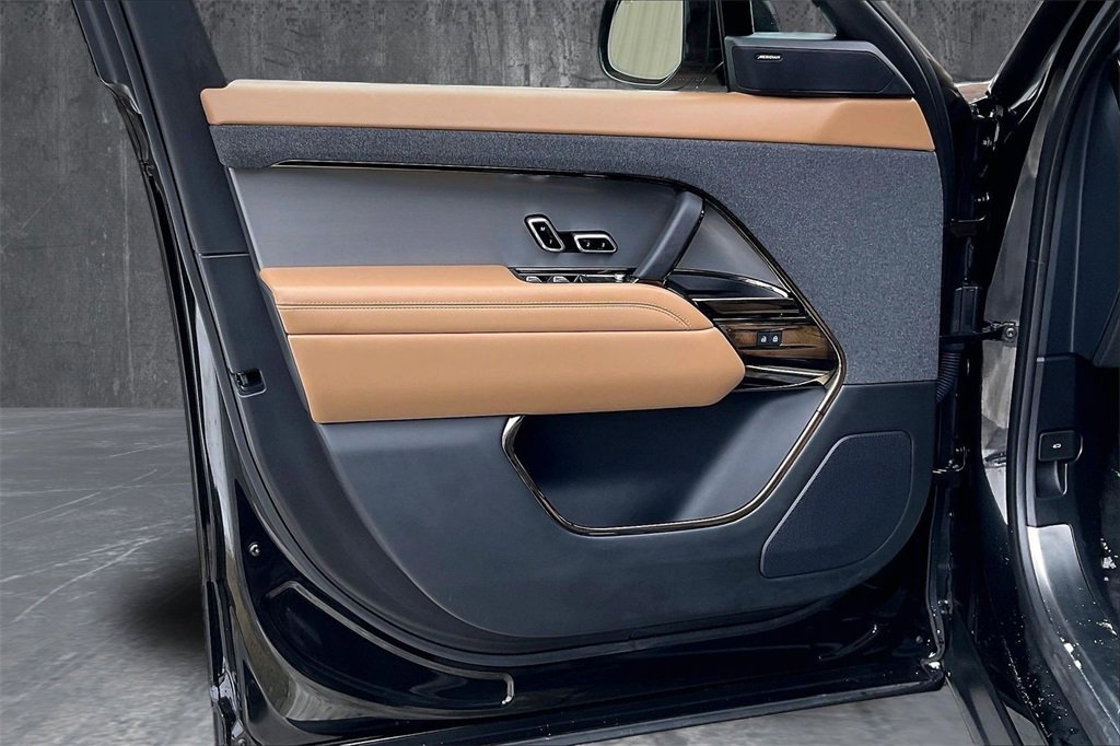 Used 2024 Land Rover Range Rover Sport SE image 20