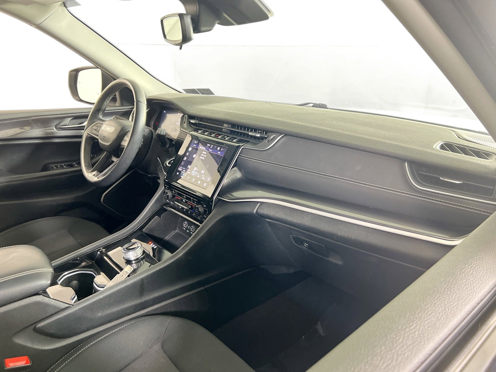 Used 2021 Jeep Grand Cherokee L Laredo w/ Luxury Tech Group I image 29