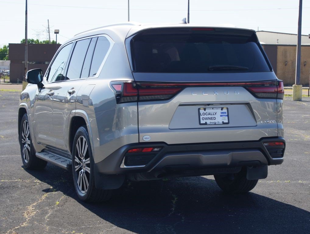 Used 2024 Lexus LX 600 4WD w/ Luxury Package image 18