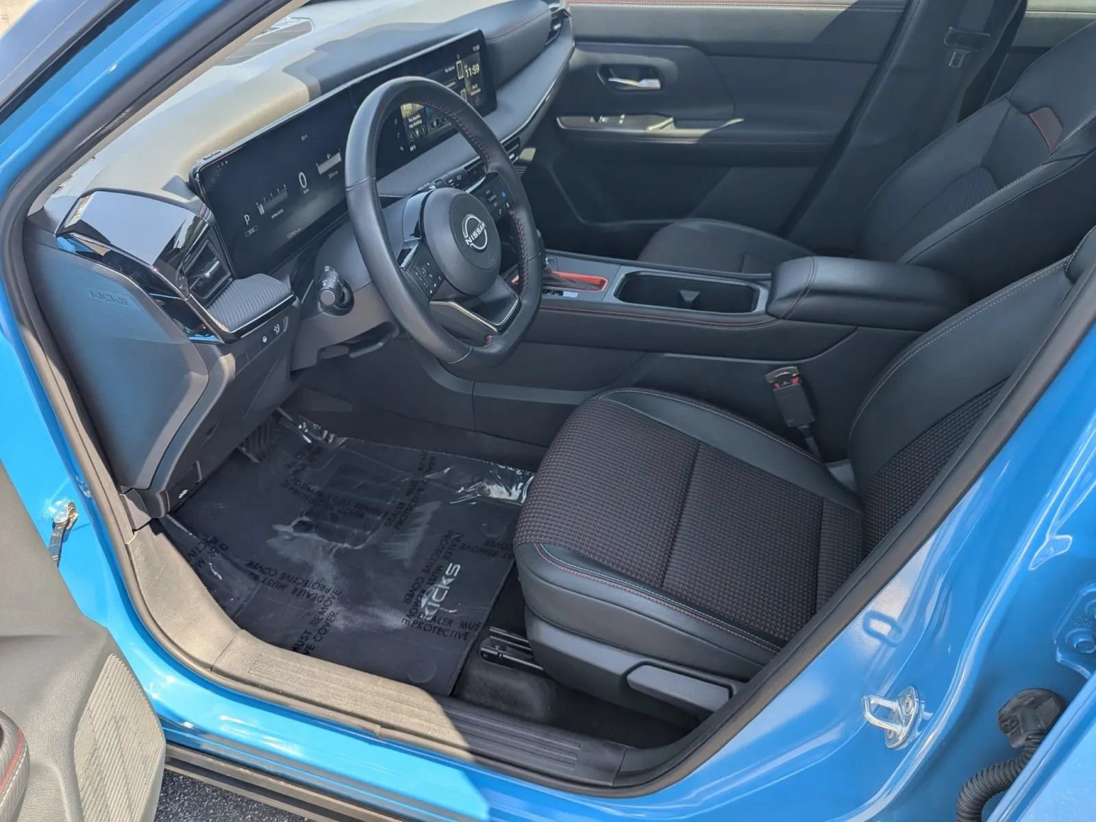 Used 2025 Nissan Kicks SR FWD image 9