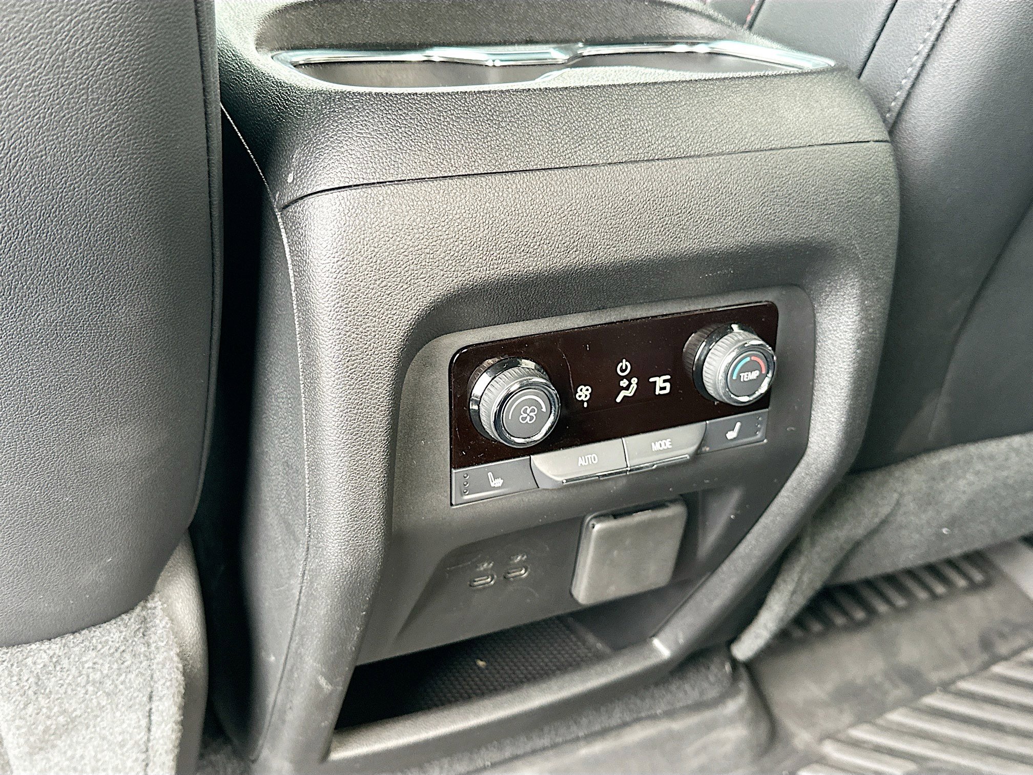 Used 2025 Chevrolet Traverse RS image 25