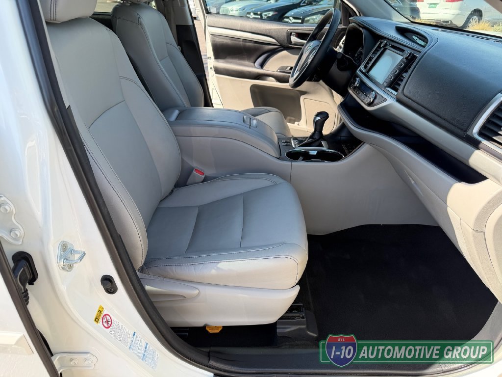 Used 2016 Toyota Highlander XLE AWD/4WD image 29