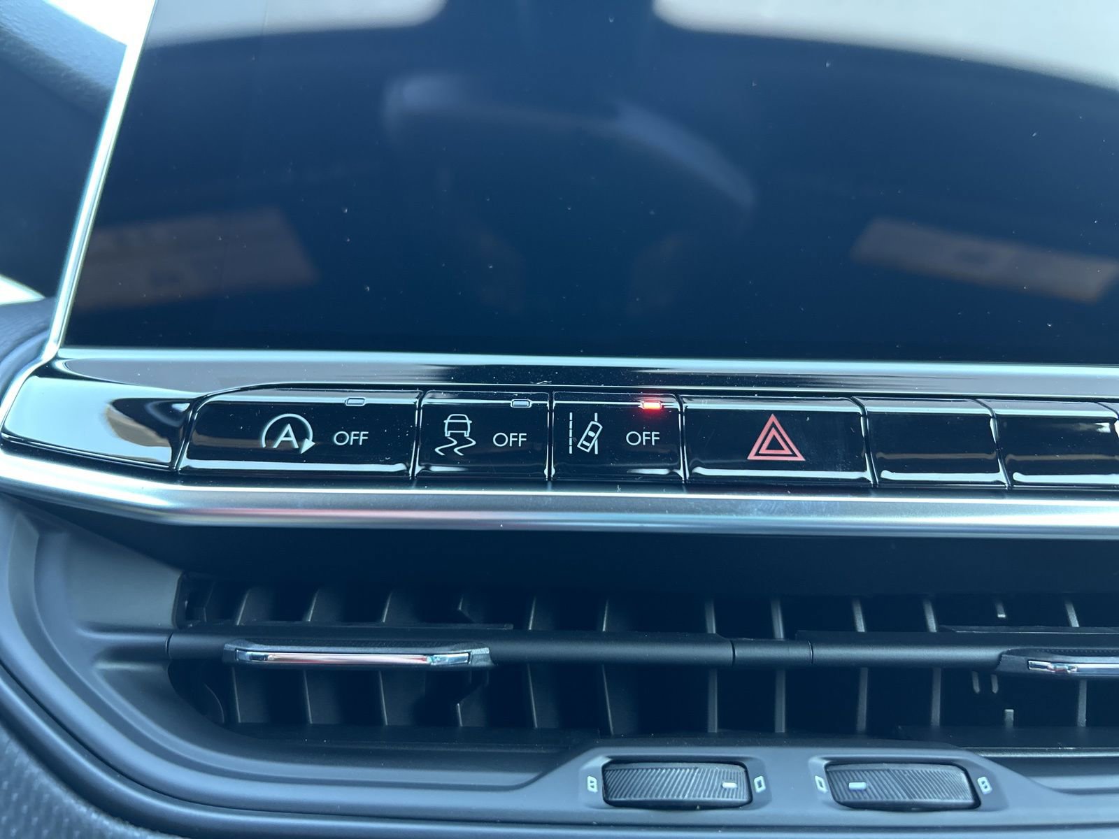 New 2026 Jeep Compass Latitude image 16