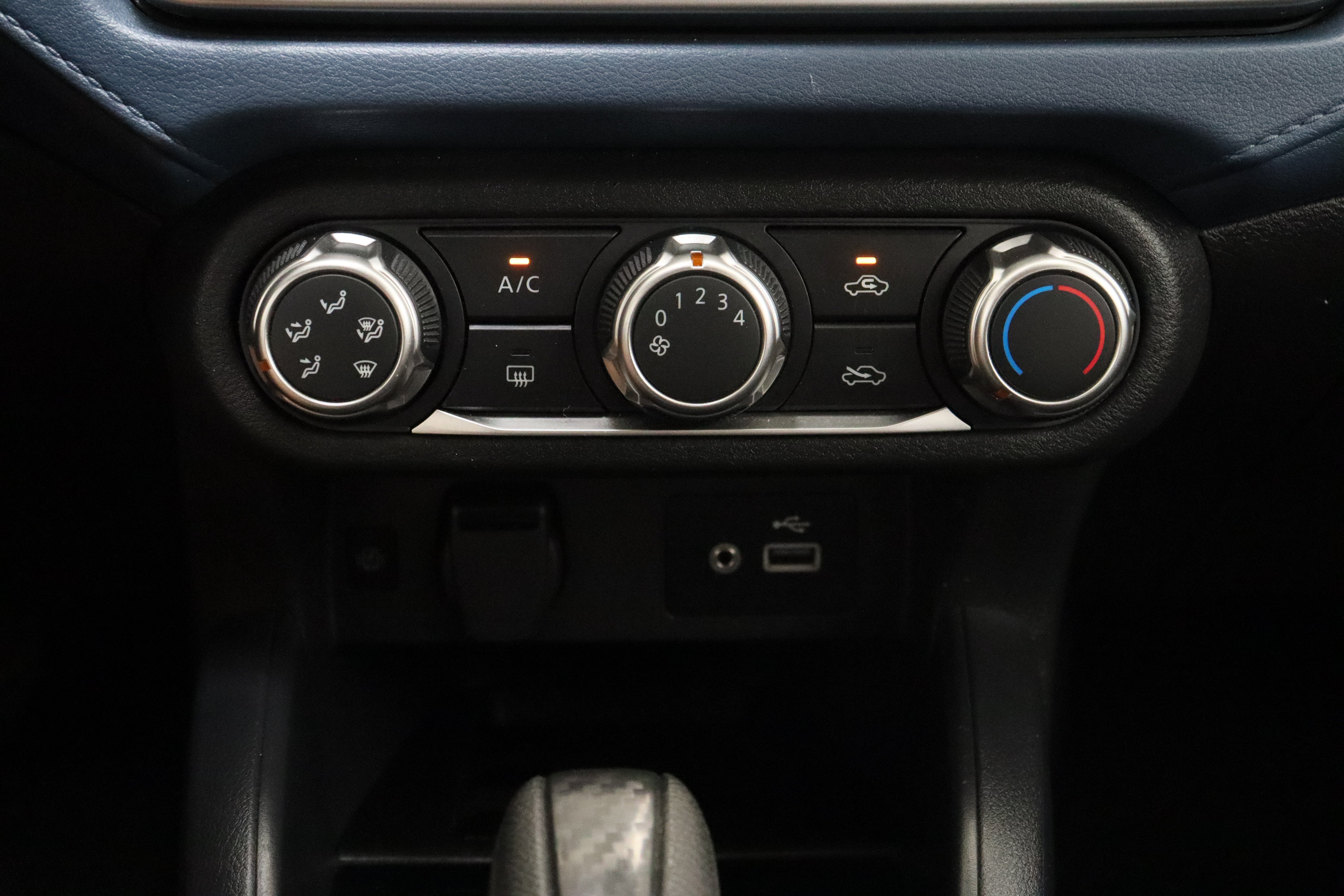 Used 2025 Nissan Versa SV FWD image 19