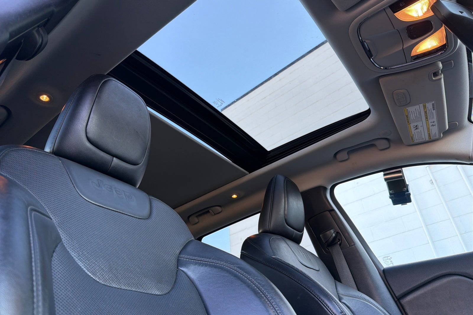 Used 2020 Jeep Cherokee Limited image 17