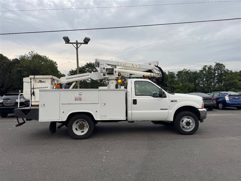 Used 2004 Ford F550 4x4 Regular Cab Super Duty image 3