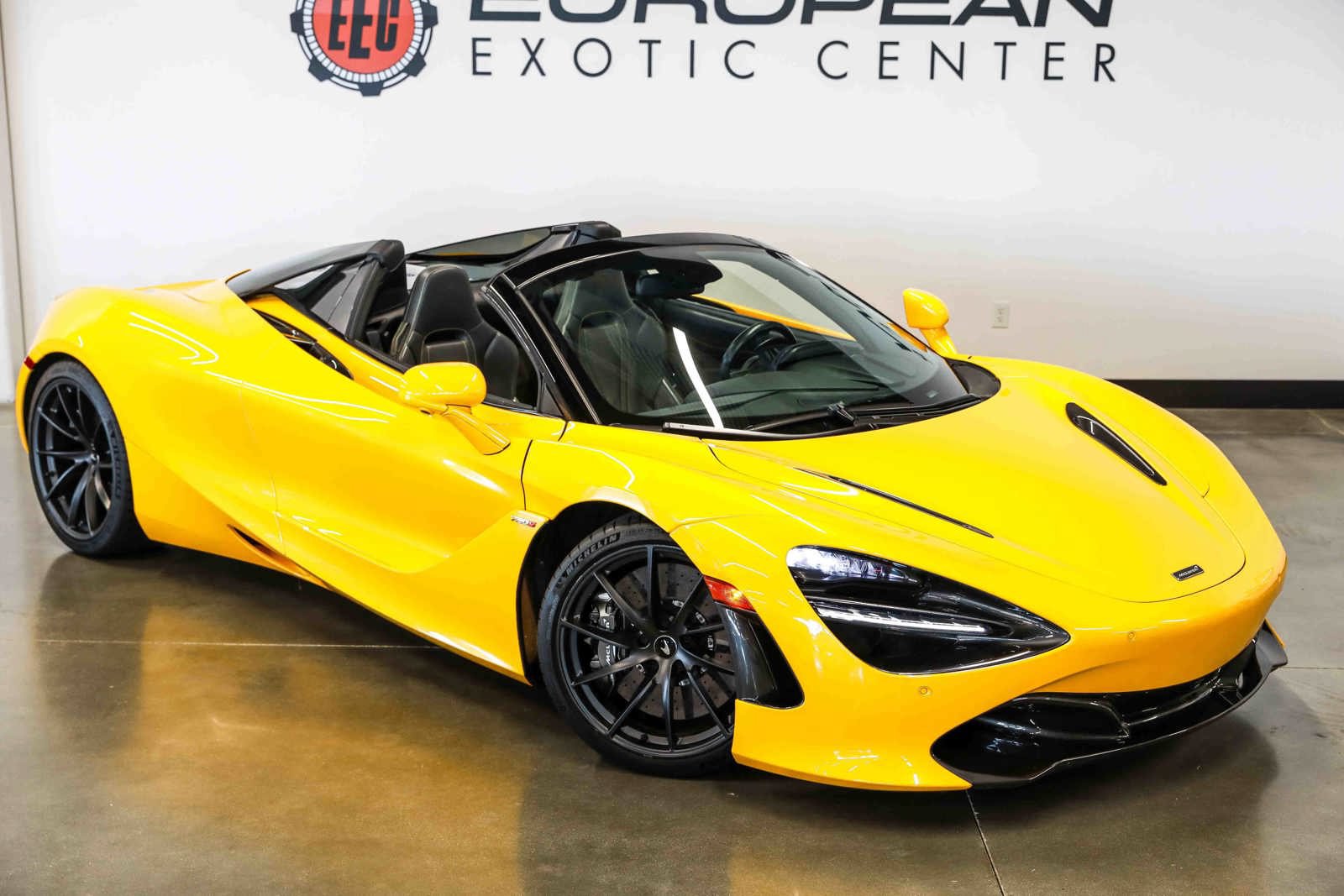 Used 2022 McLaren 720S Performance RWD image 3