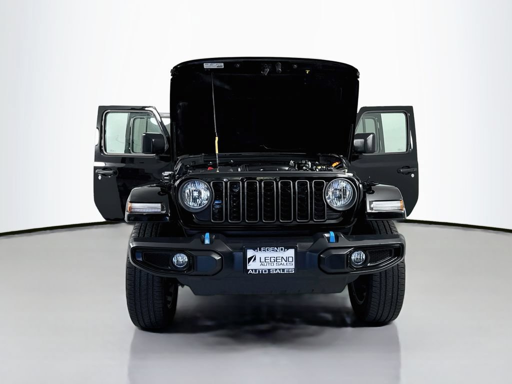 Used 2024 Jeep Wrangler Unlimited w/ Convenience Group AWD/4WD image 18