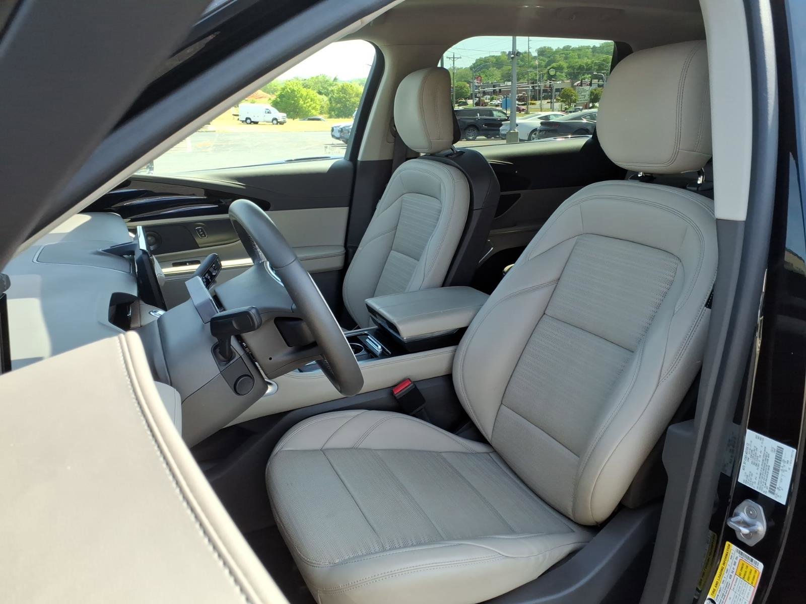 Used 2025 Lincoln Nautilus Reserve AWD/4WD image 11