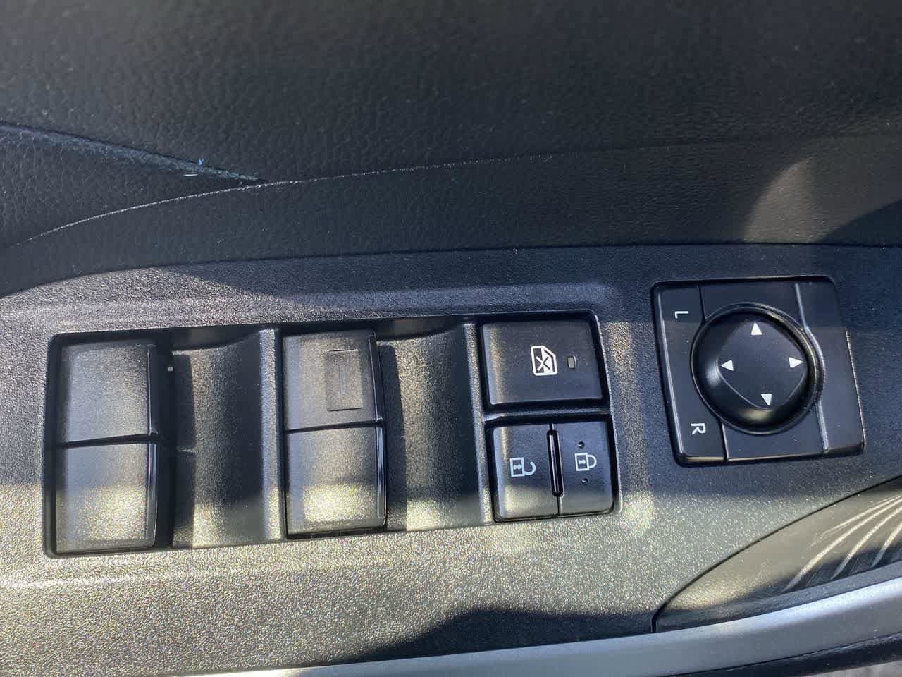 Used 2021 Toyota RAV4 XLE AWD/4WD image 13
