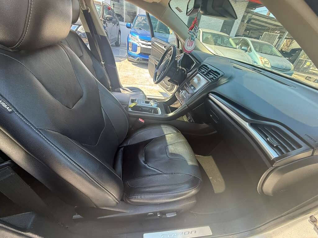 Used 2019 Ford Fusion Titanium image 16