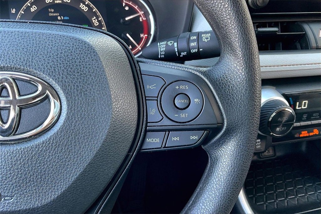 Used 2025 Toyota RAV4 XLE image 18