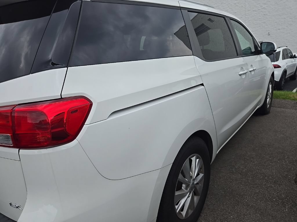 Used 2017 Kia Sedona LX w/ LX Essentials Premium Package FWD image 7