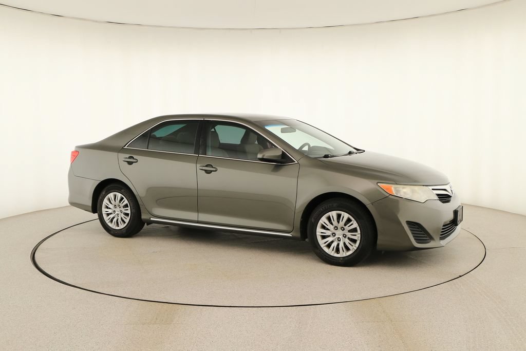 Used 2014 Toyota Camry LE FWD image 9