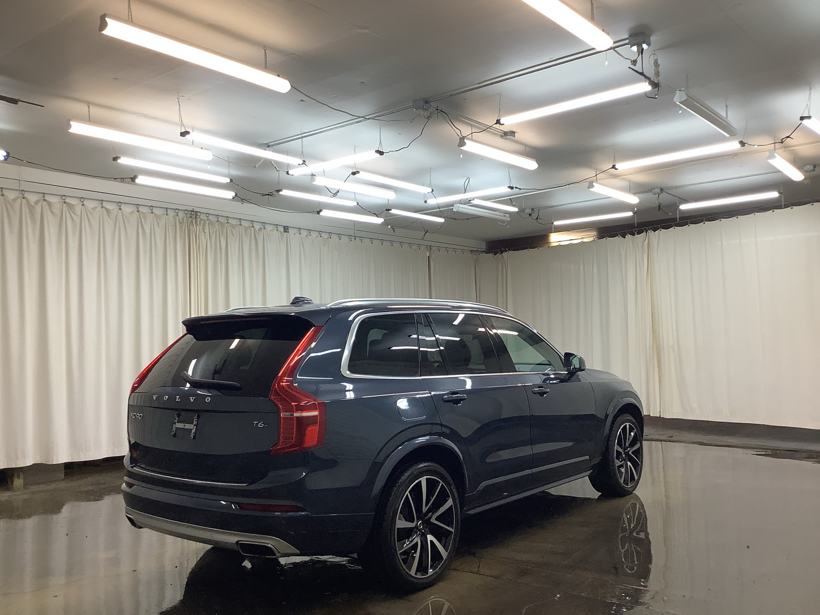 Used 2021 Volvo XC90 T6 Momentum w/ Protection Package AWD/4WD image 5