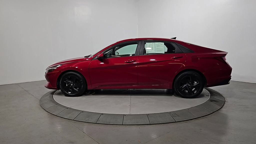 Certified 2022 Hyundai Elantra SEL FWD image 2