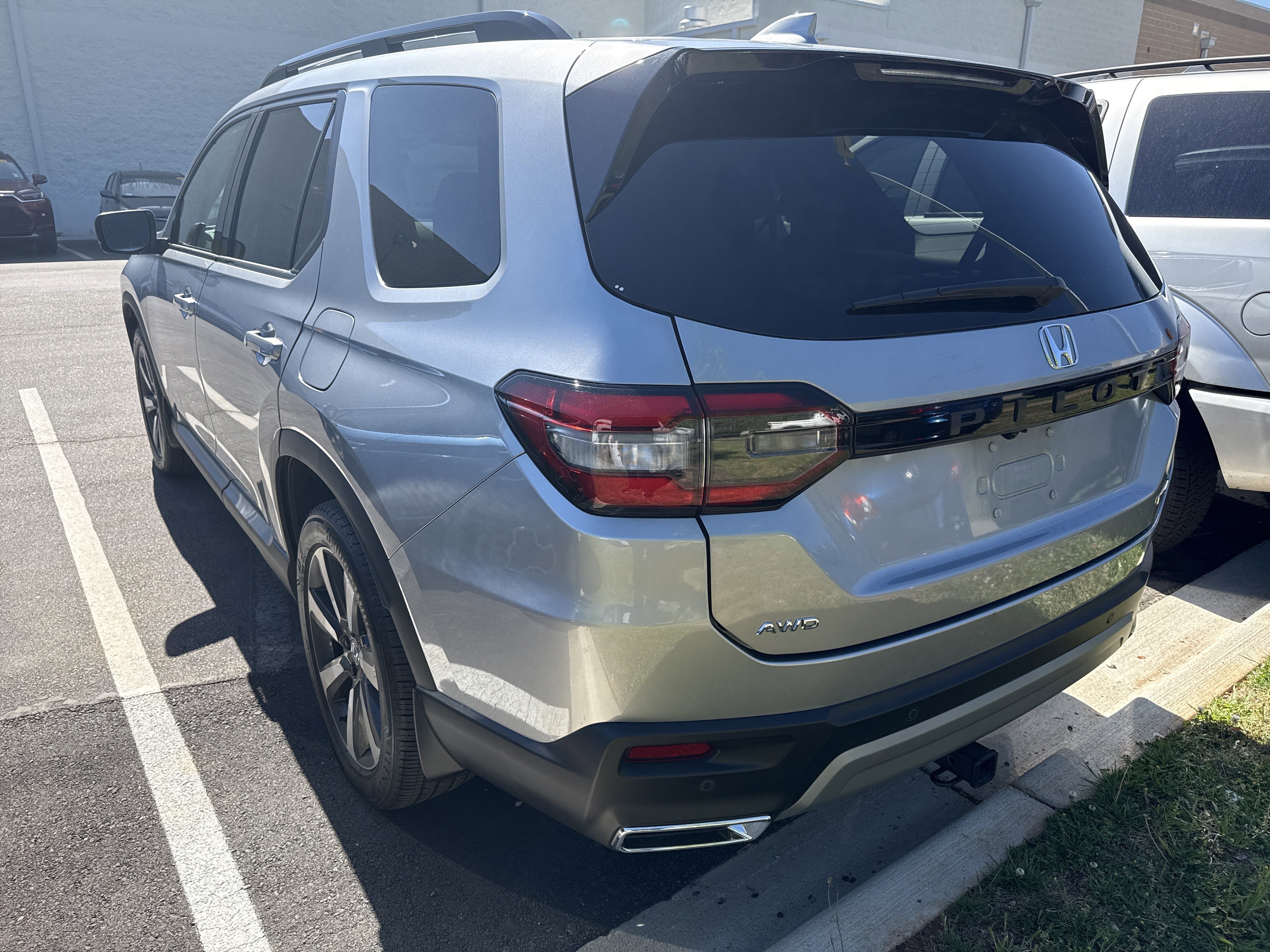 Used 2023 Honda Pilot Touring image 6