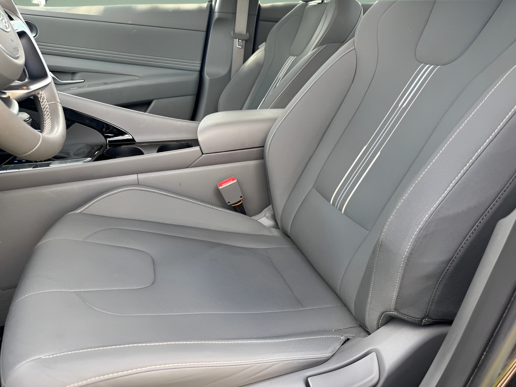 Used 2023 Hyundai Elantra SEL w/ Convenience Package FWD image 14