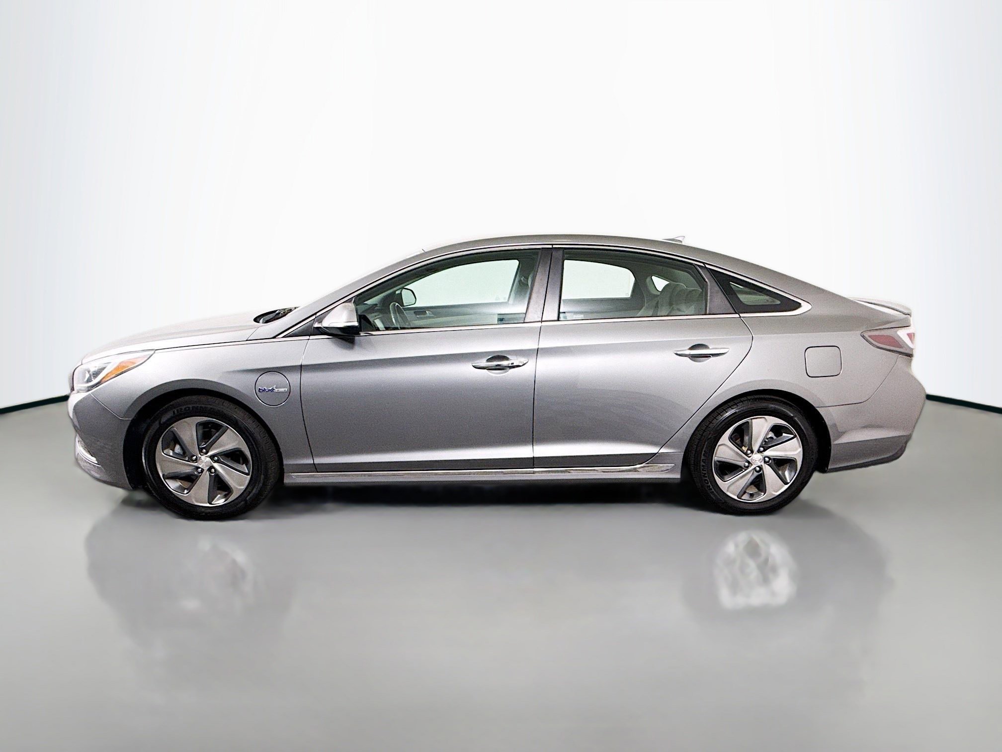 Used 2017 Hyundai Sonata Plug-In Hybrid image 6