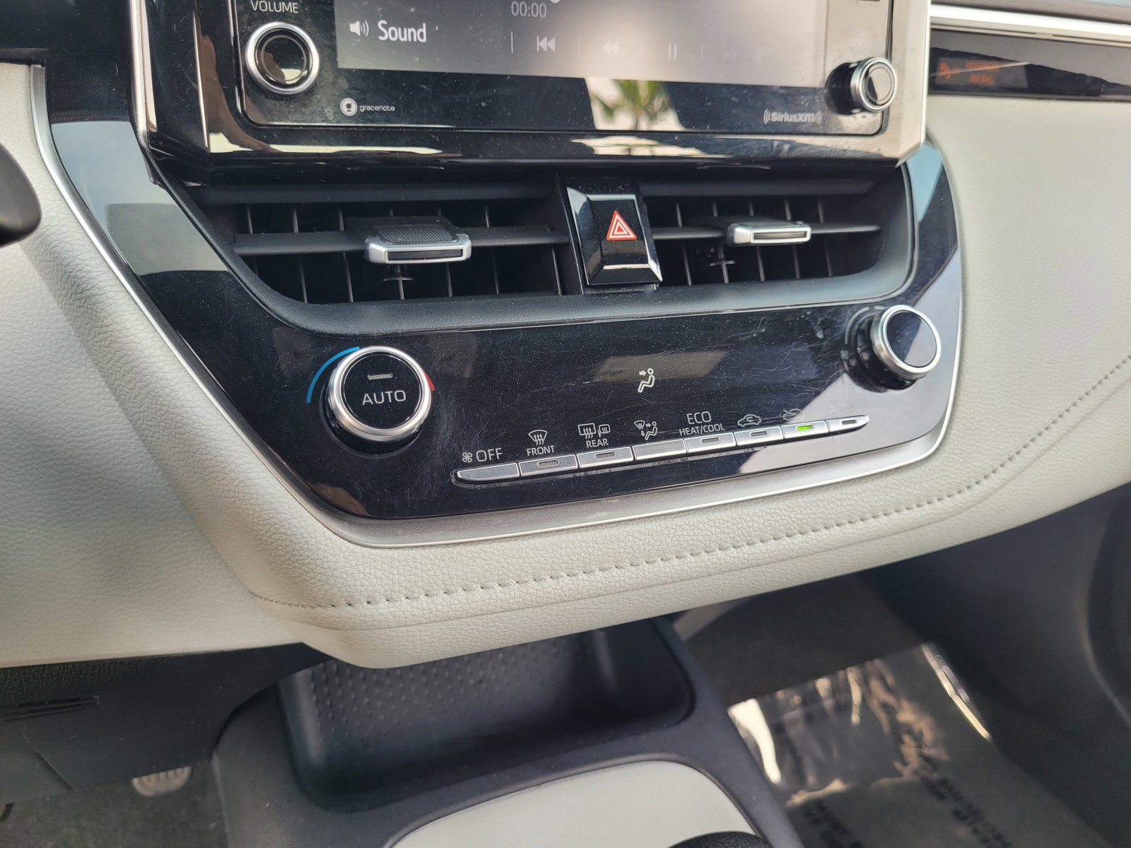 Used 2021 Toyota Corolla SE image 18