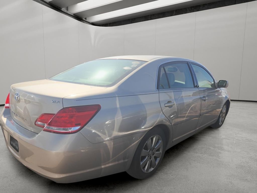 Used 2007 Toyota Avalon XLS image 4