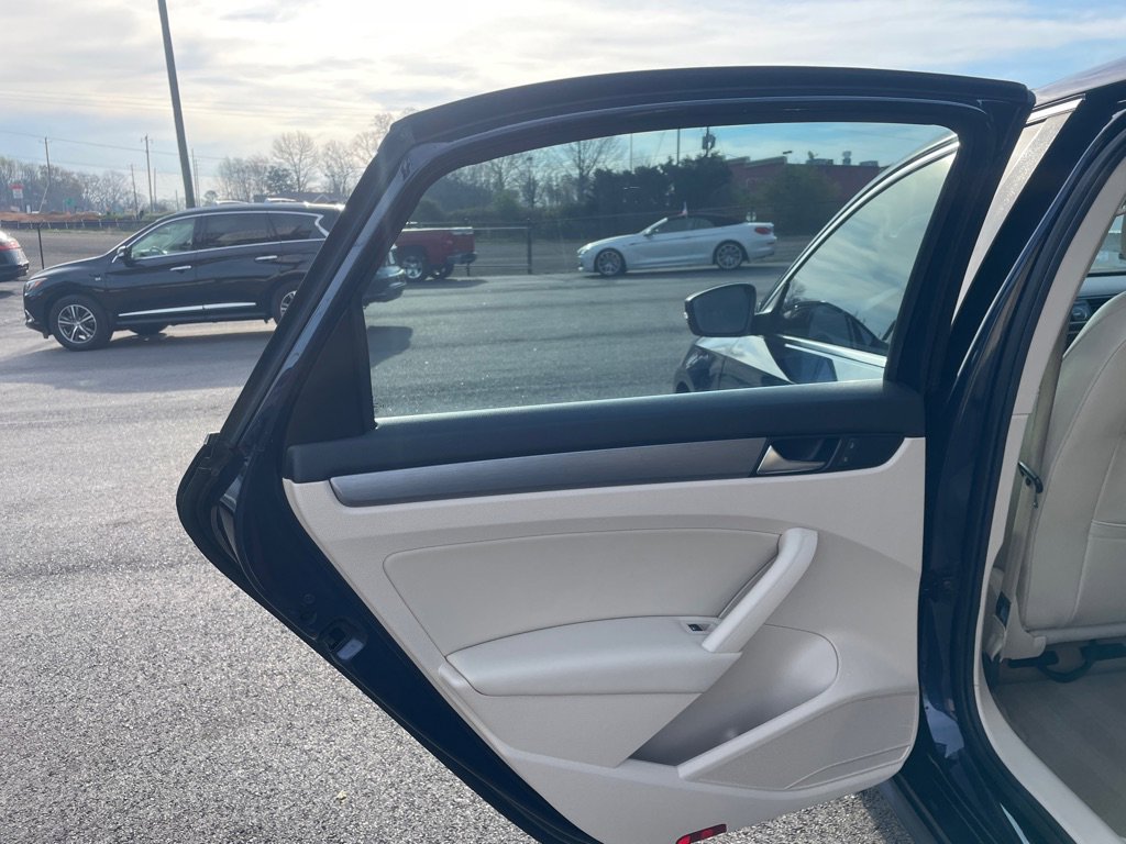 Used 2014 Volkswagen Passat 1.8T SE image 17