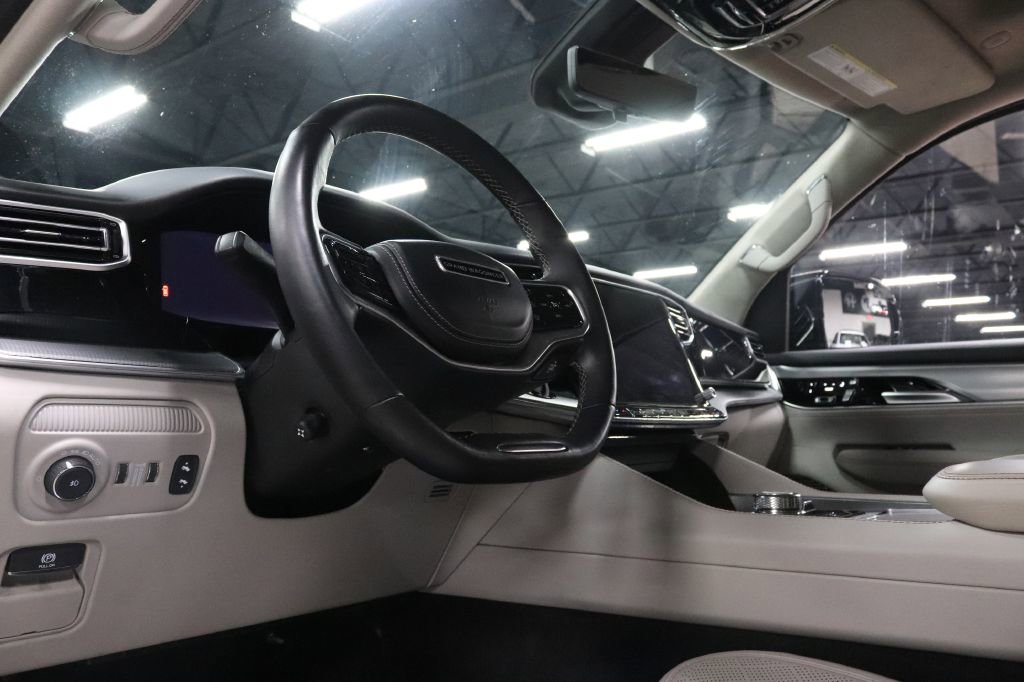 Used 2023 Jeep Grand Wagoneer Series II w/ Premium Group II image 10