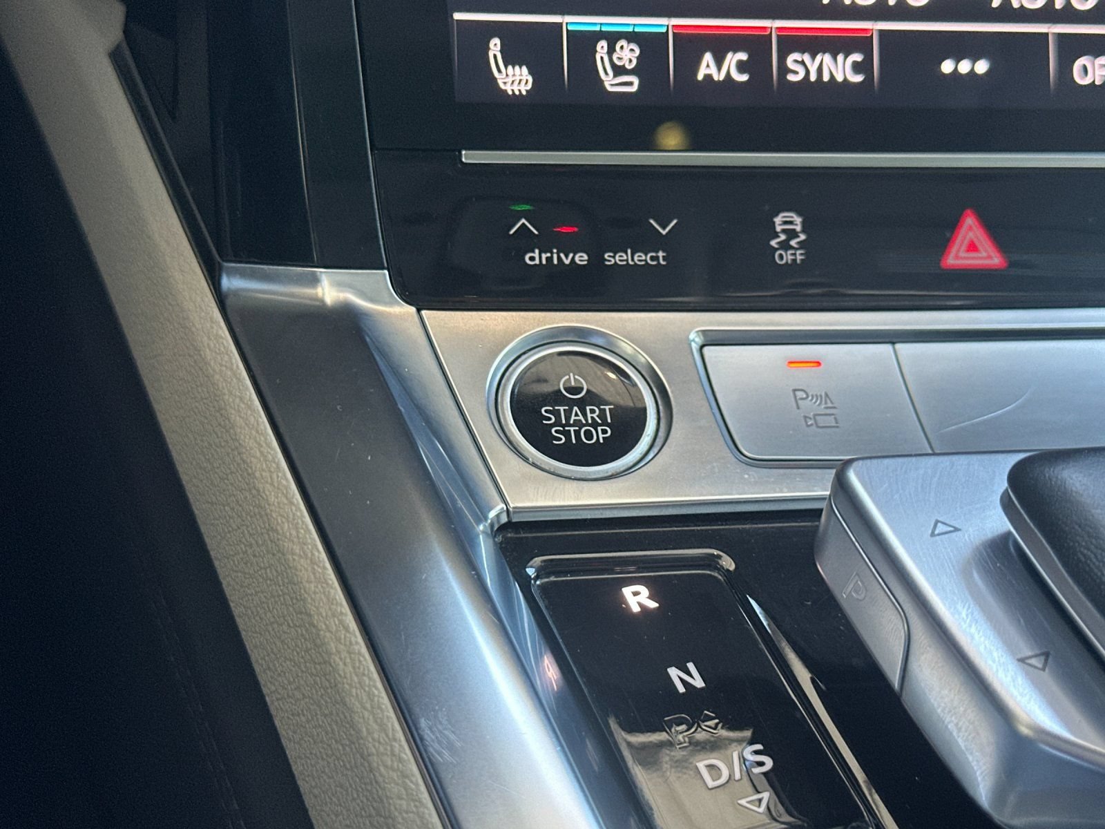 Used 2024 Audi Q8 e-tron Premium Plus w/ Premium Plus Package AWD/4WD image 26