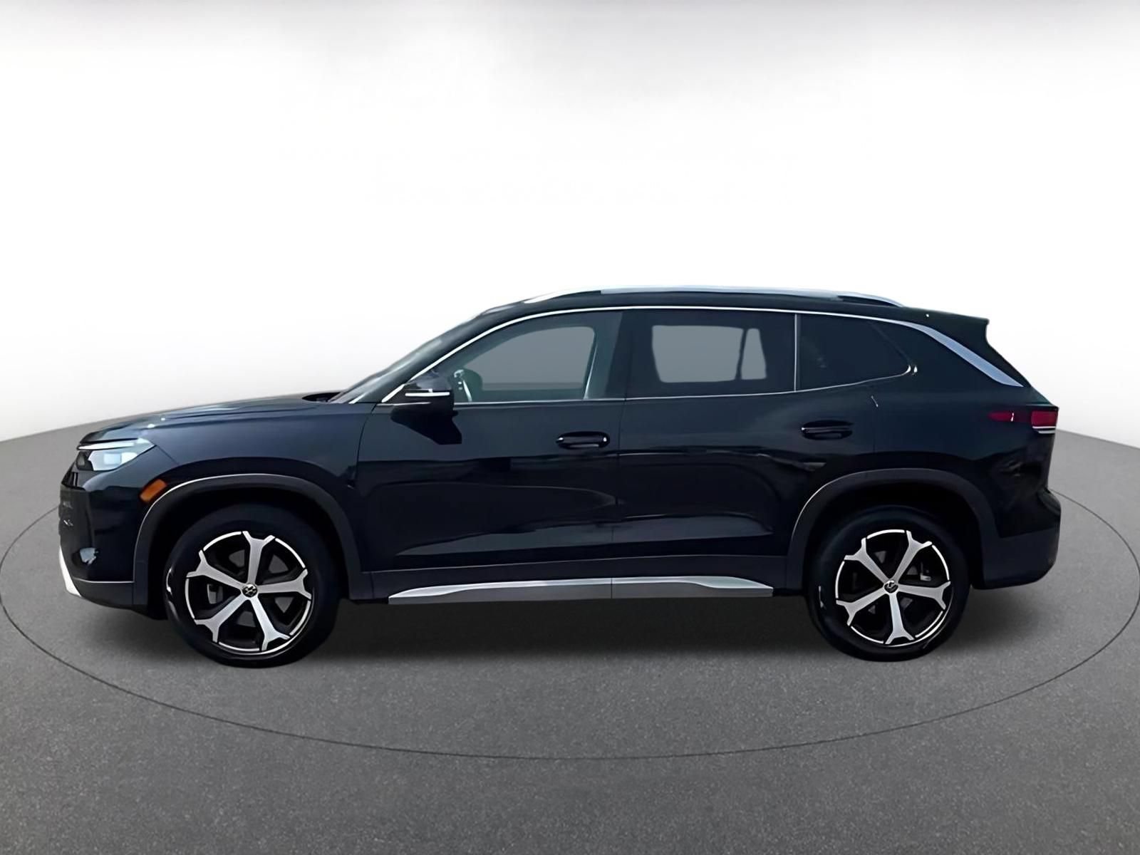Used 2026 Volkswagen Tiguan SE AWD/4WD image 9
