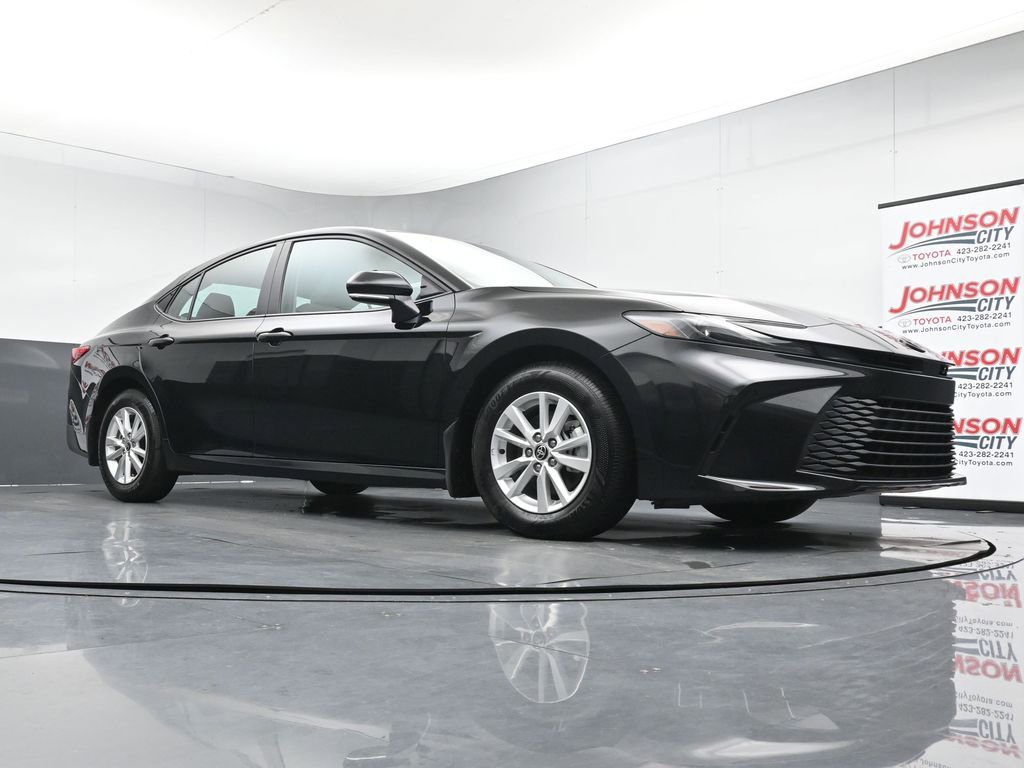 Used 2025 Toyota Camry LE FWD image 32