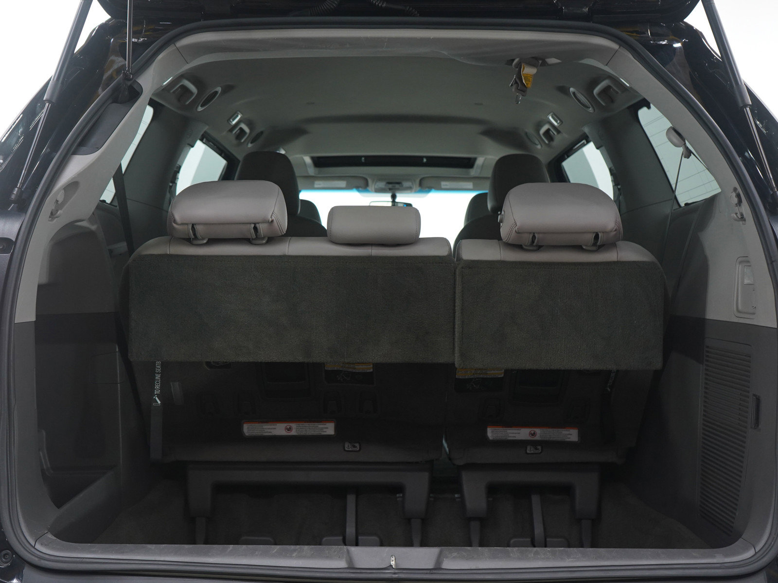 Used 2017 Toyota Sienna XLE image 19