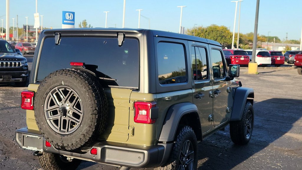 Used 2025 Jeep Wrangler Unlimited Sport AWD/4WD image 8