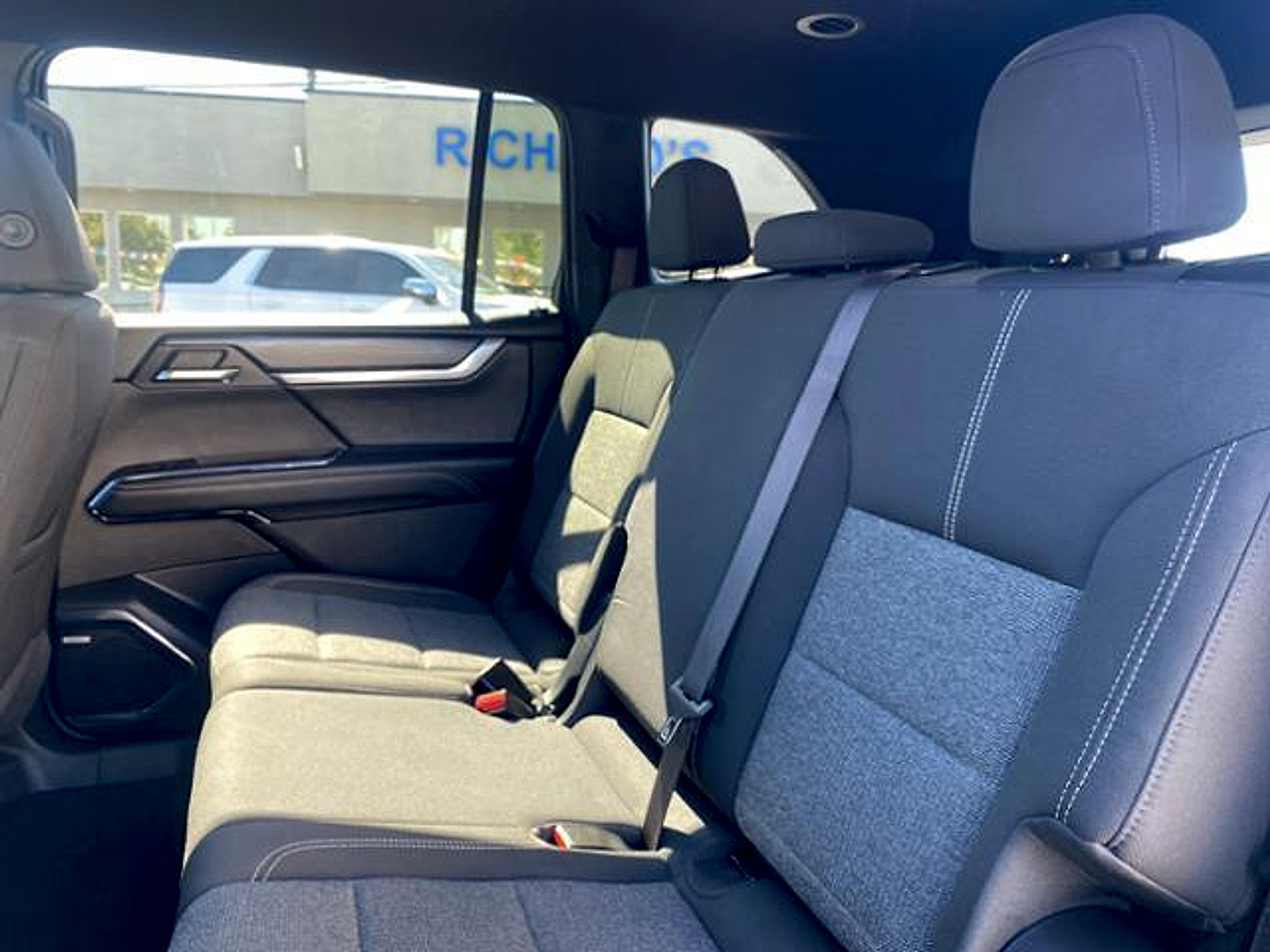 Used 2025 GMC Acadia Elevation AWD/4WD image 17