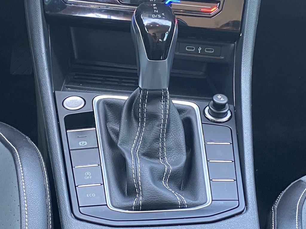 Certified 2025 Volkswagen Jetta SE w/ Black Wheel Package image 10