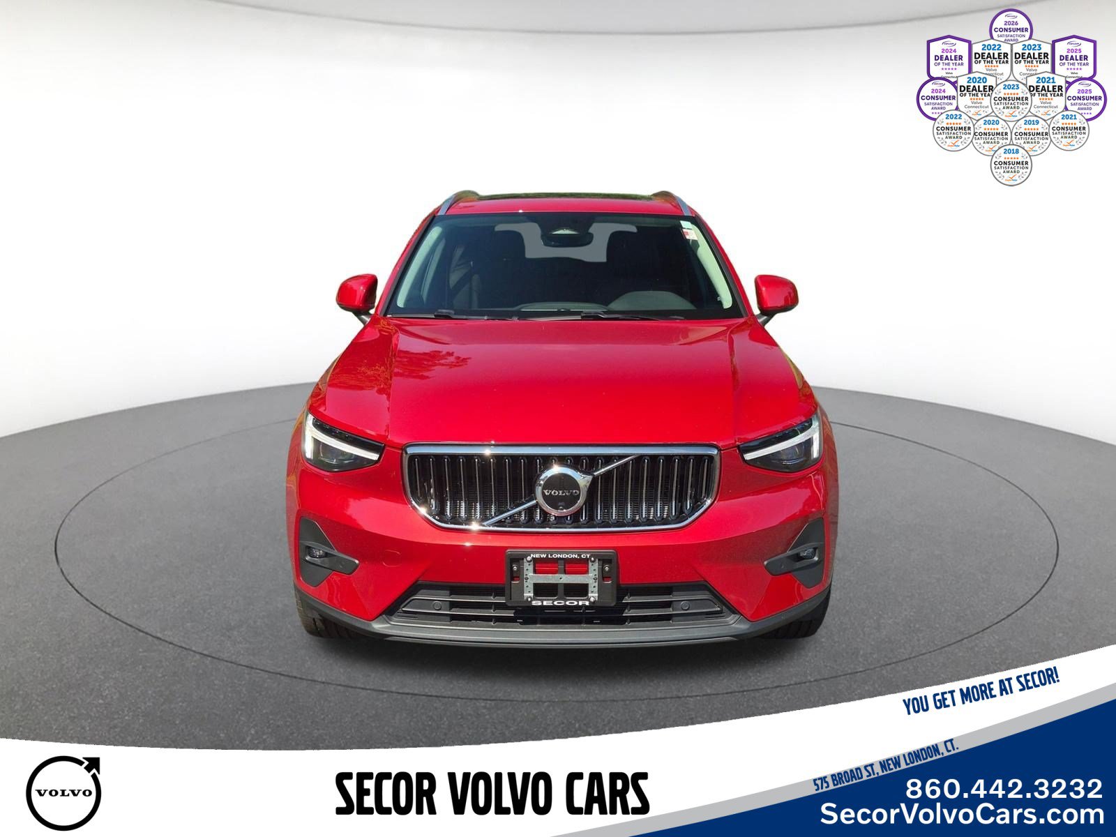Used 2024 Volvo XC40 B5 Plus w/ Protection Package Premier AWD/4WD image 2
