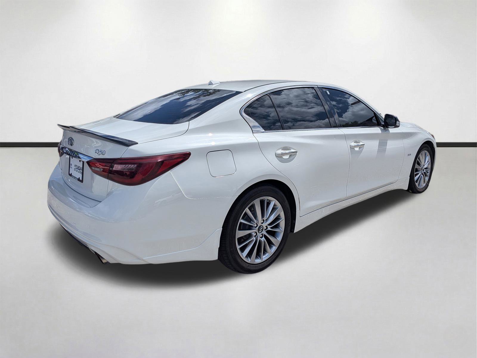 Used 2018 INFINITI Q50 Luxe w/ Cargo Package (L95) image 4
