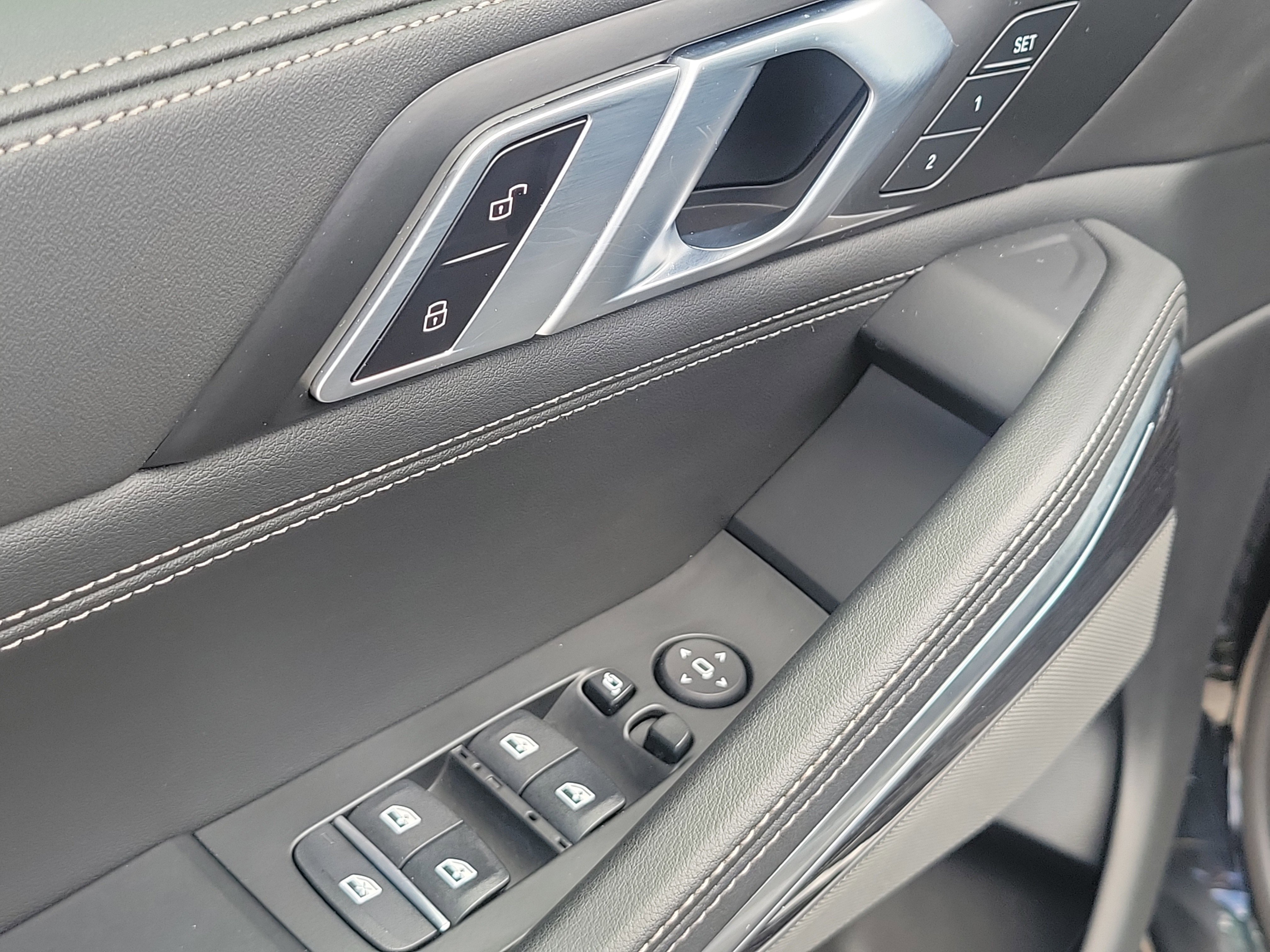 Used 2025 BMW X6 xDrive40i w/ Premium Package image 18