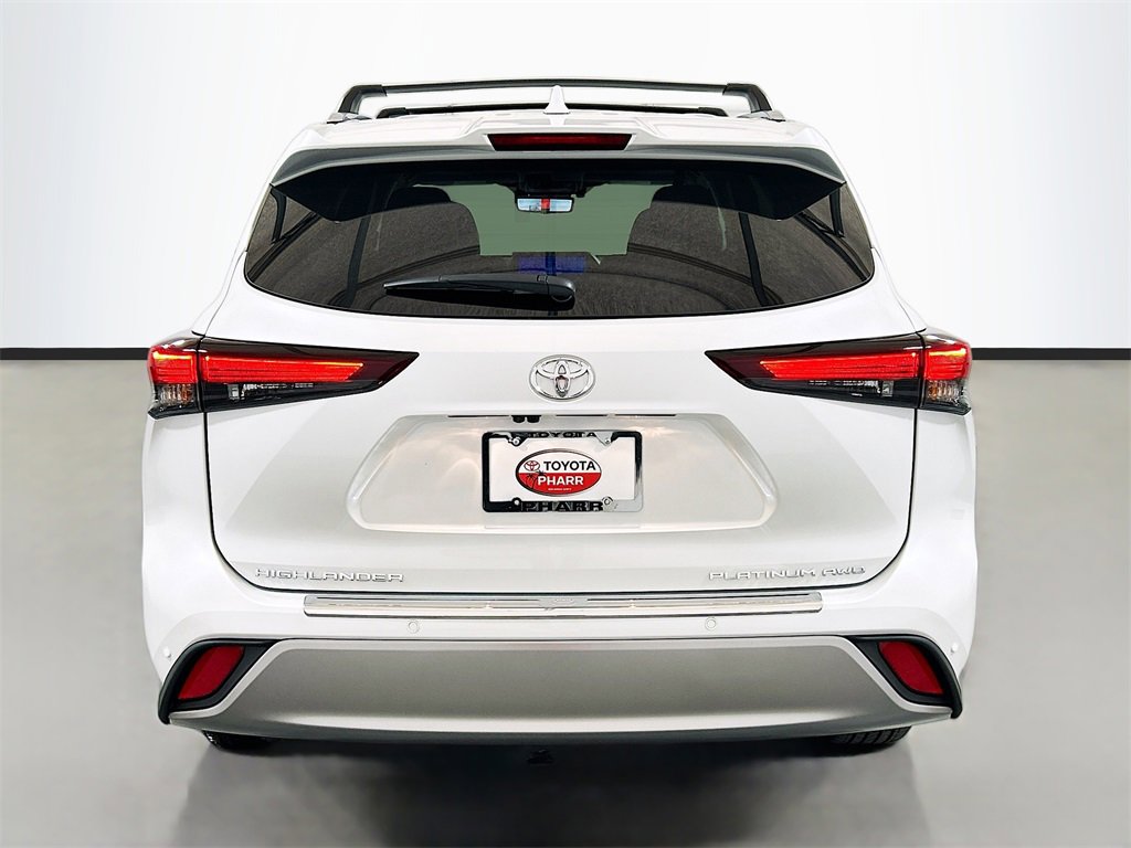 New 2025 Toyota Highlander Platinum image 5