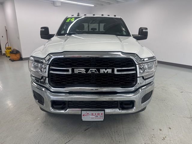 Used 2024 RAM 3500 Tradesman w/ Chrome Appearance Group image 3
