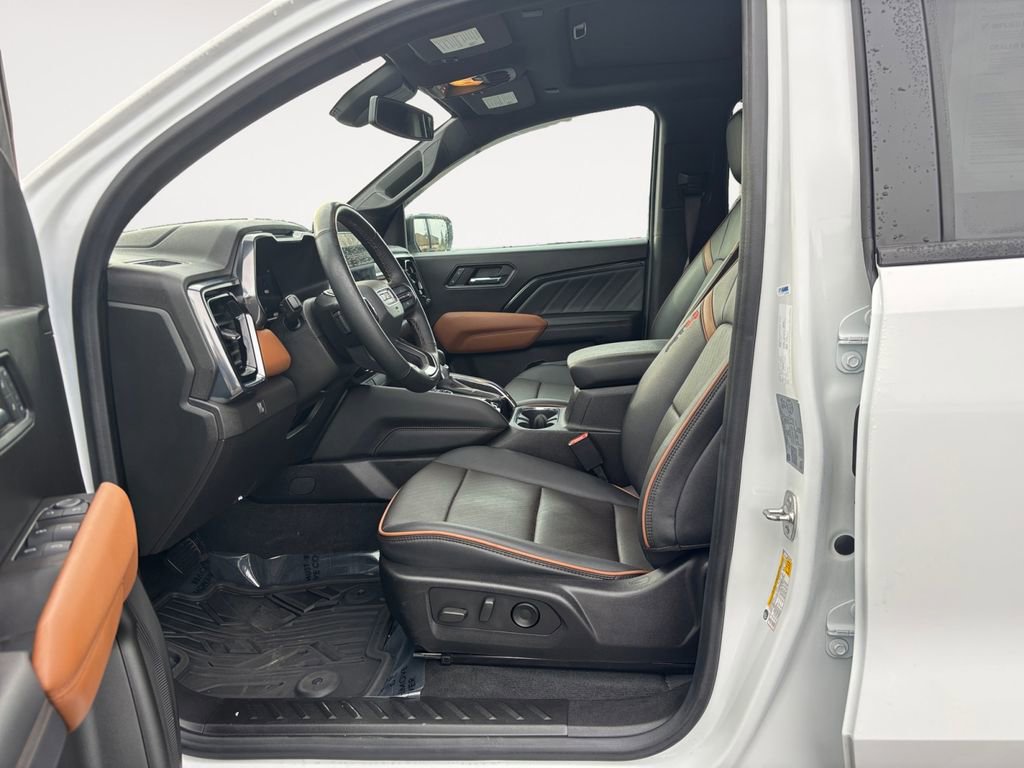 Used 2024 GMC Canyon AT4 w/ AT4 Premium Package AWD/4WD image 16