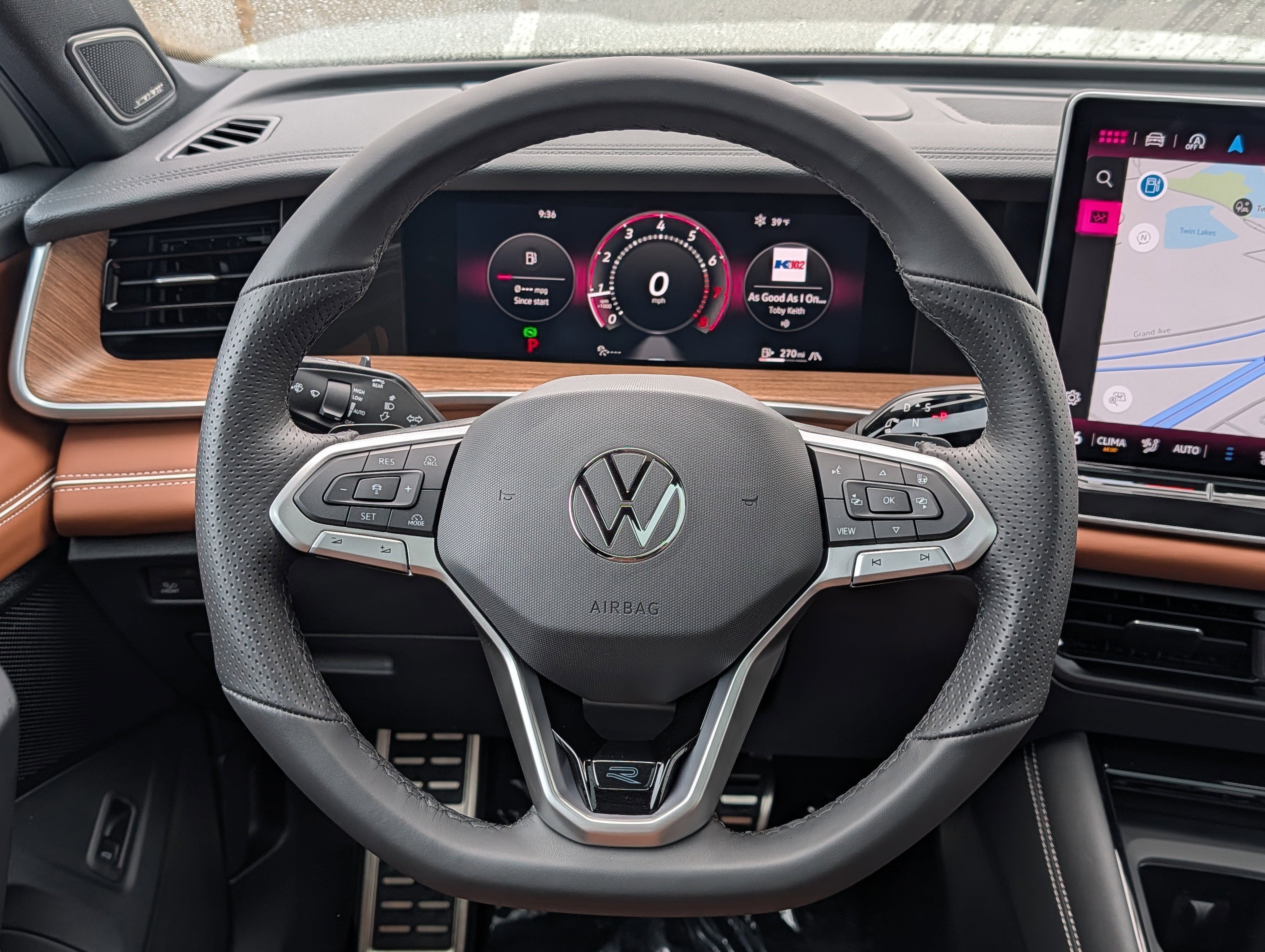 New 2026 Volkswagen Tiguan SEL R-Line AWD/4WD image 11