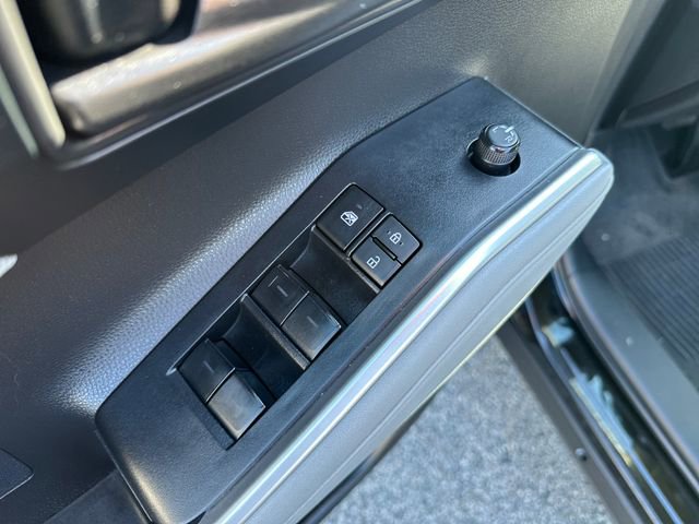 Used 2023 Toyota Highlander LE AWD/4WD image 11