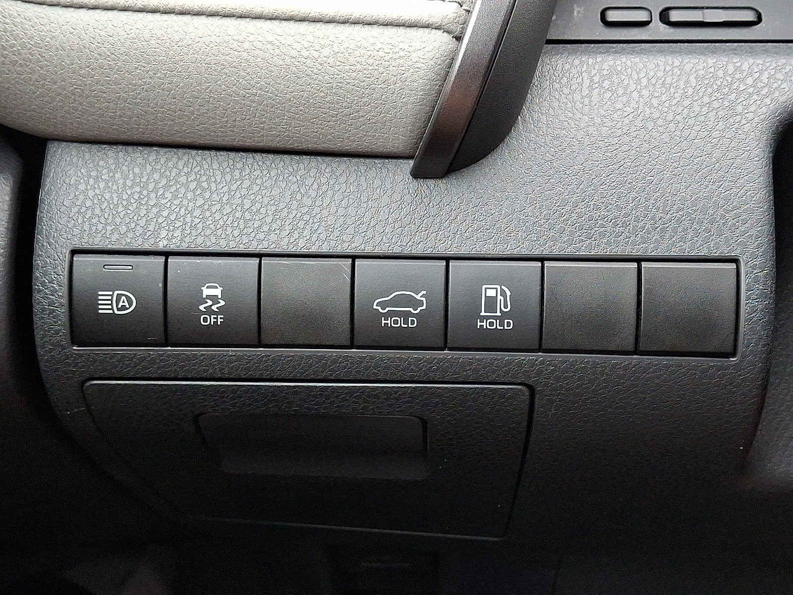 Used 2019 Toyota Camry image 25